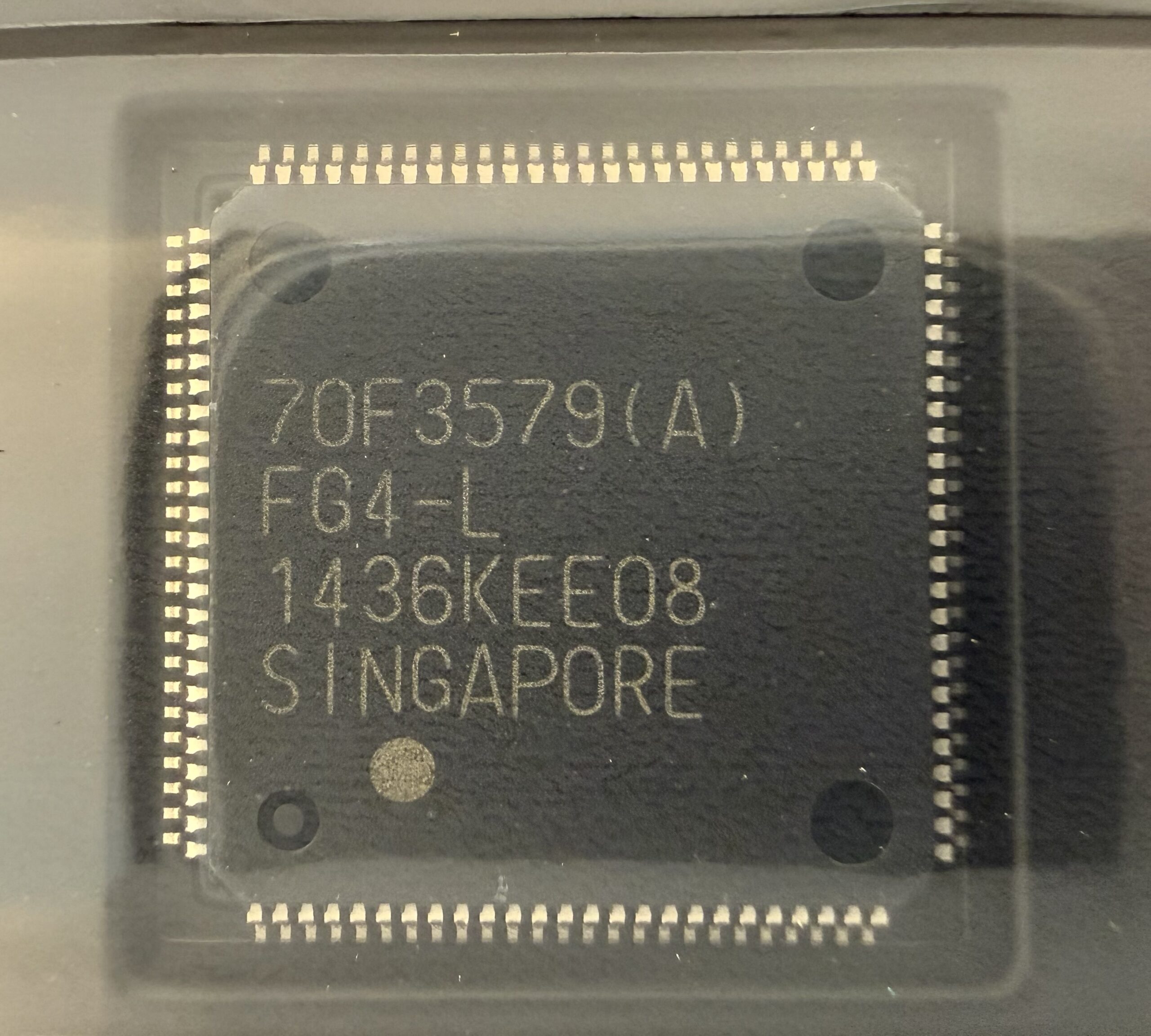 UPD70F3579GCA-UEU-E3-QS-AX Renesas